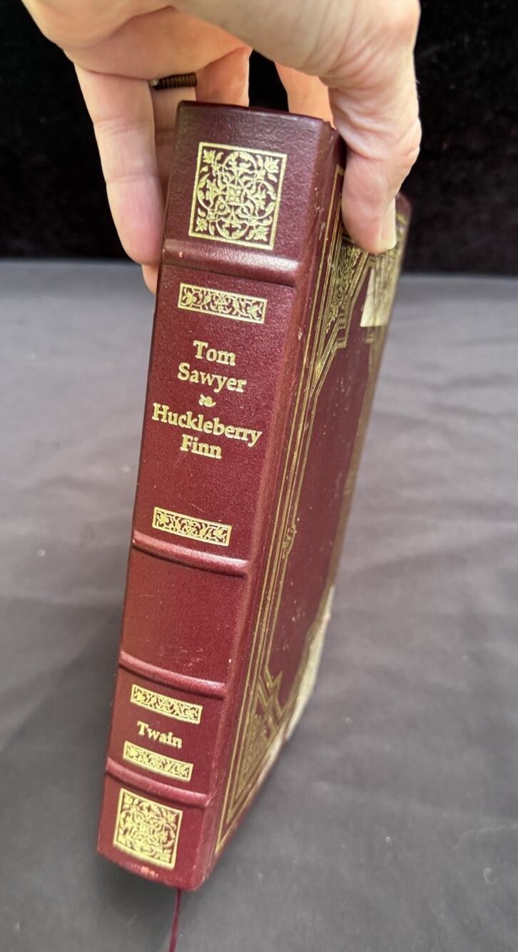 Tom Sawyer/Huckleberry by Mark Twain Thomas Nelson Leather Gilt EUC